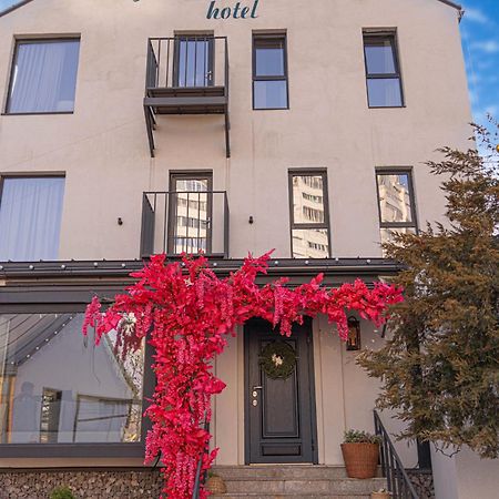 Mosh Mosh Boutique Hotel 阿拉木图 外观 照片