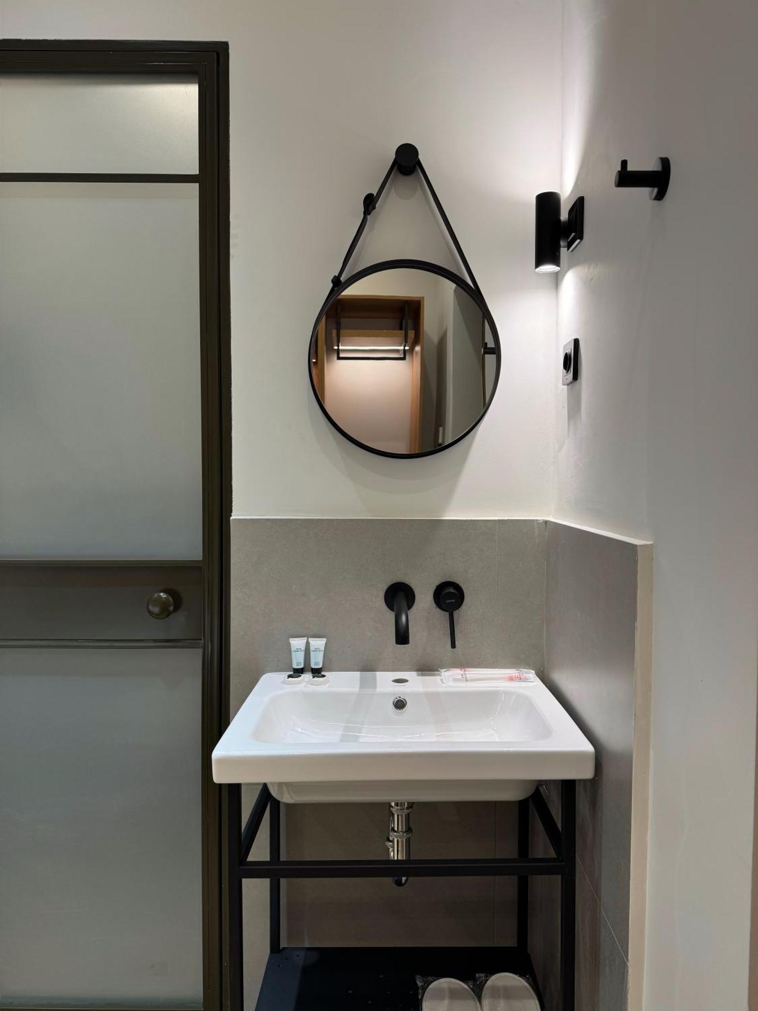 Mosh Mosh Boutique Hotel 阿拉木图 外观 照片